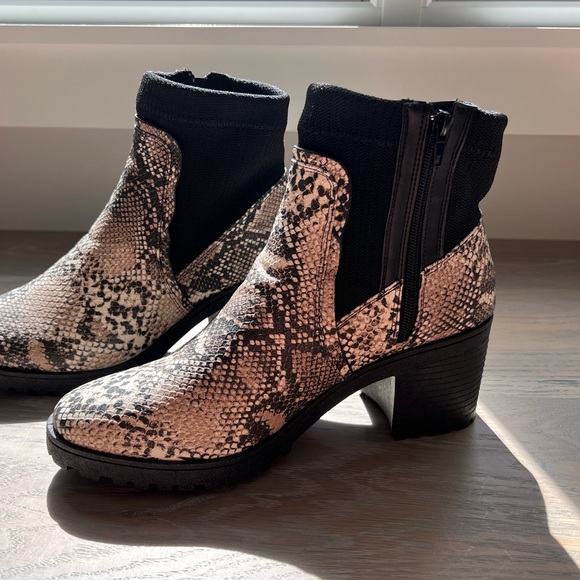 Qupid snakeskin block heel boot size - 10 - Picture 9 of 12